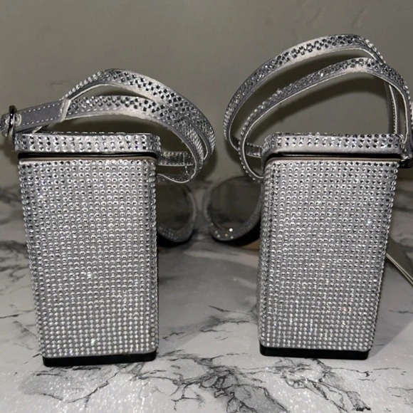 Zara Women’s Silver Sparkle Rhinestone Block Heeled Sandals Sz 9 NWT - Picture 10 of 13